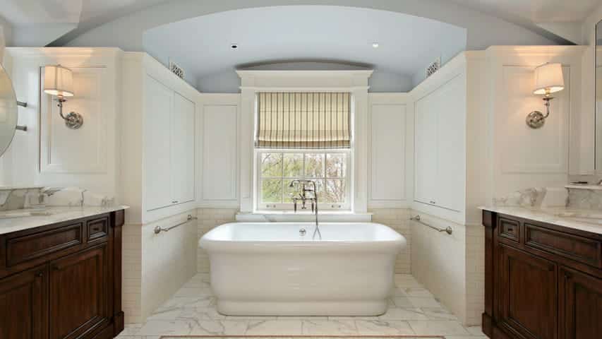 beautiful bathroom with a sparkling bath tub