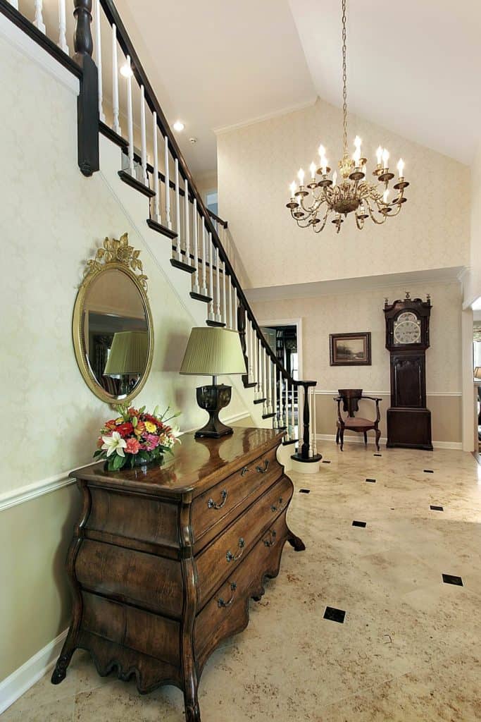 entry way with mirror