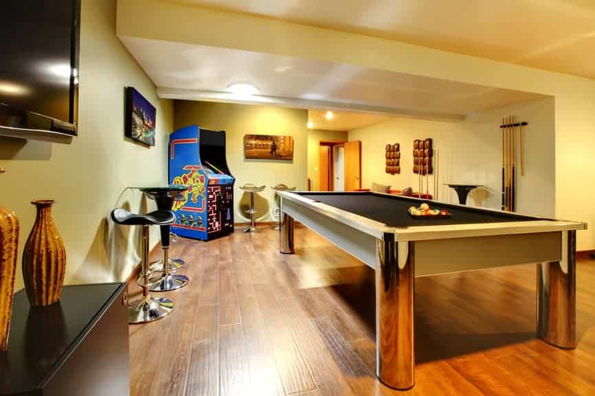 play-party-room-home-interior-with-pool-table