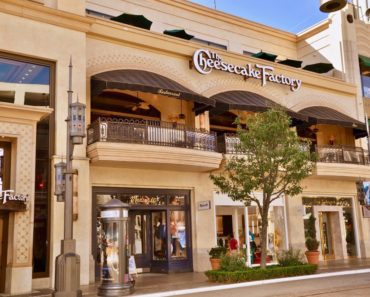 Cheesecake Factory restaurant in the Grove shopping centre in Los Angleles dec4