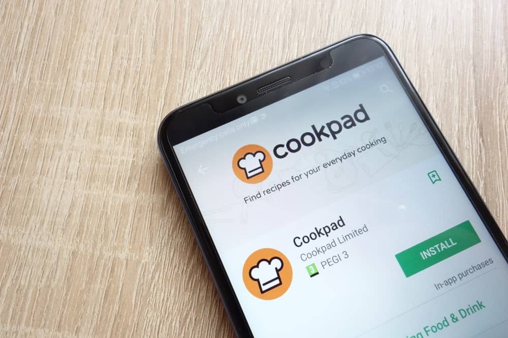 Cookpad mobile app displayed on a smartphone.