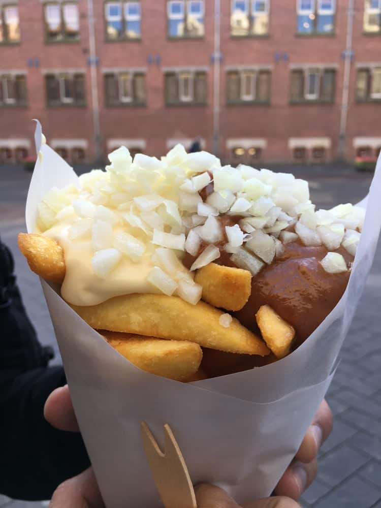 Patatje Oorlog - traditional dutch fries which served with mayo, warm satay sauce and raw onion chunks.