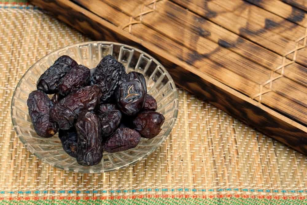 Safawi Dates ready to eat in a glass bowl.