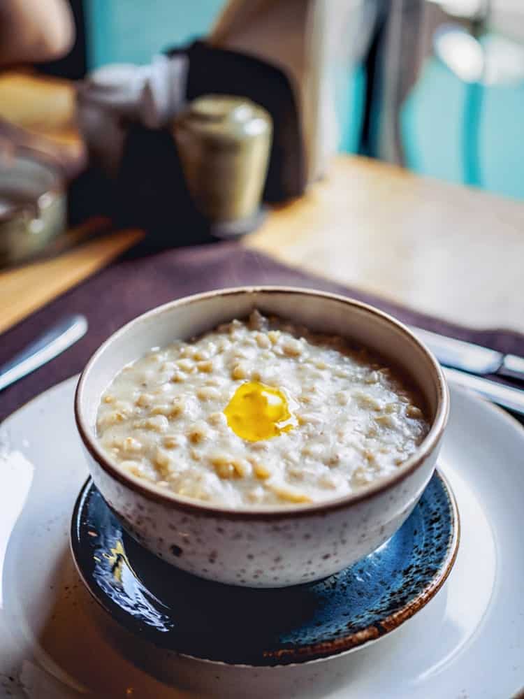 A bowl of harissa porridge.