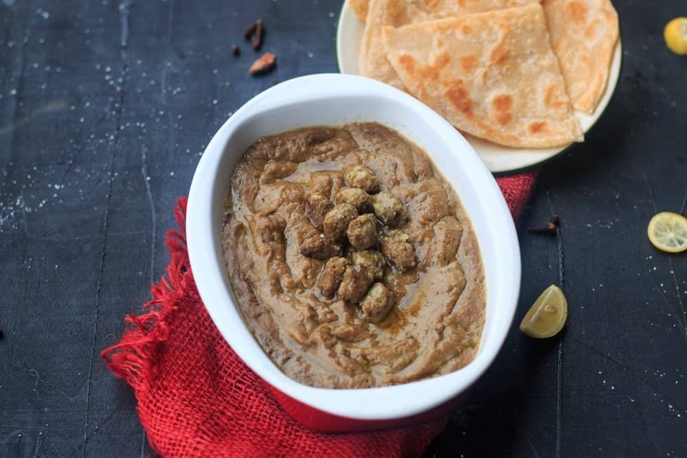 A bowl of Arabic harees with chapati.