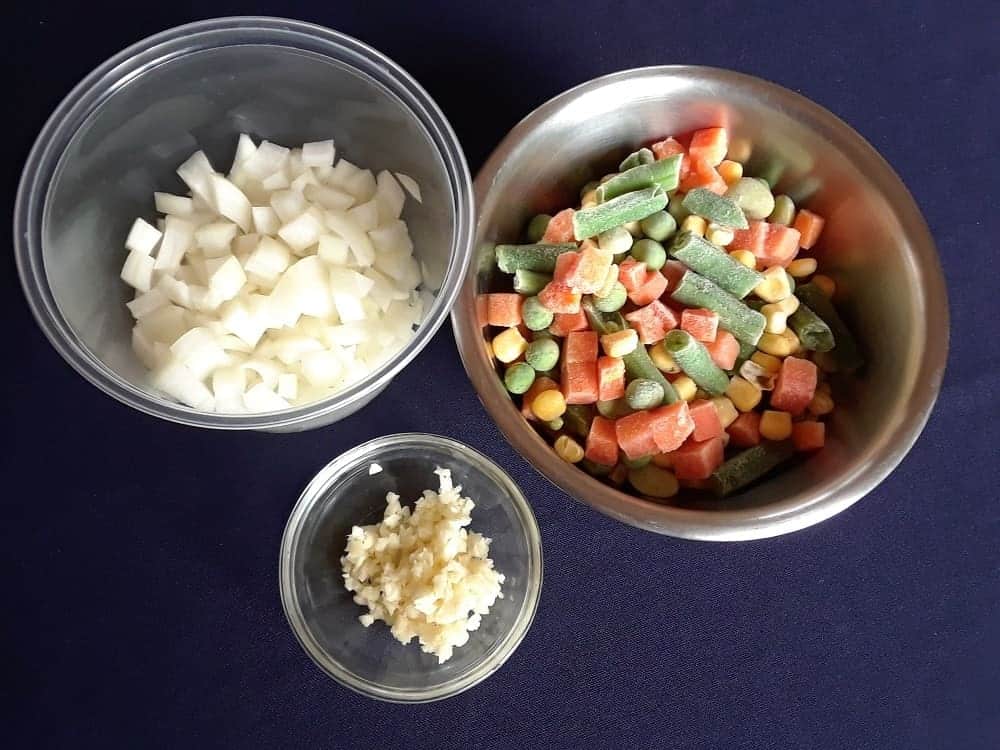 The ingredients are placed in separate bowls.