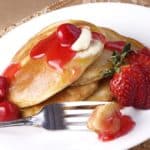 A fresh plate of fruit-topped pancakes.