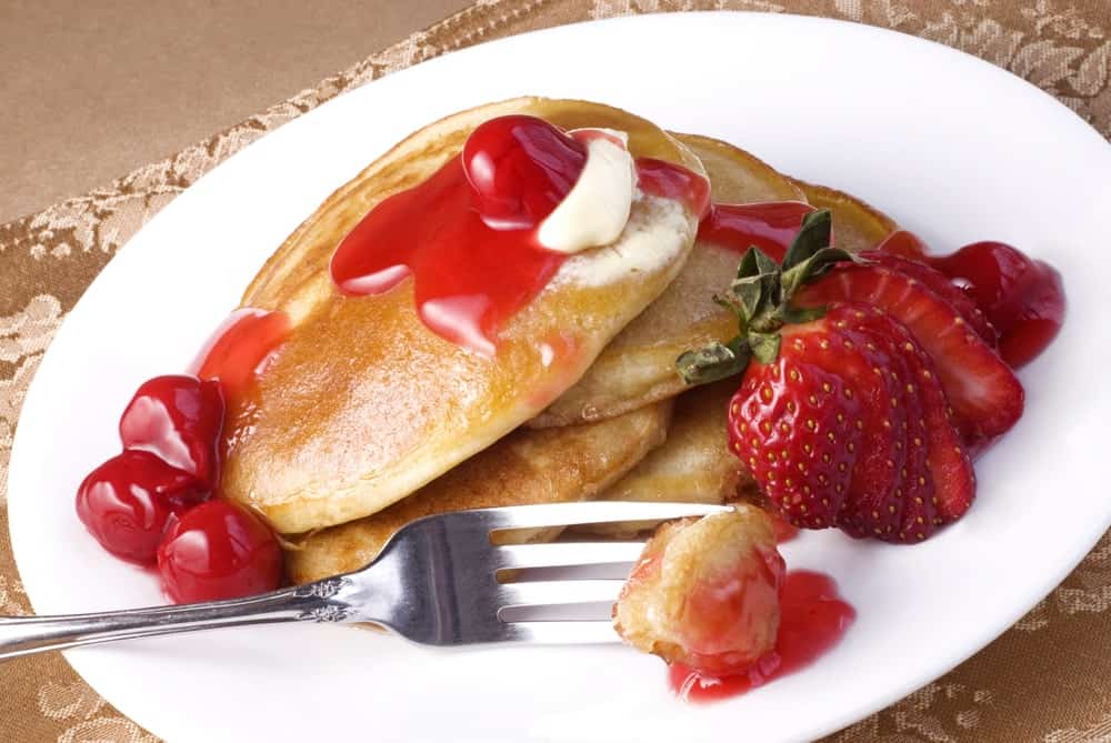 A fresh plate of fruit-topped pancakes.