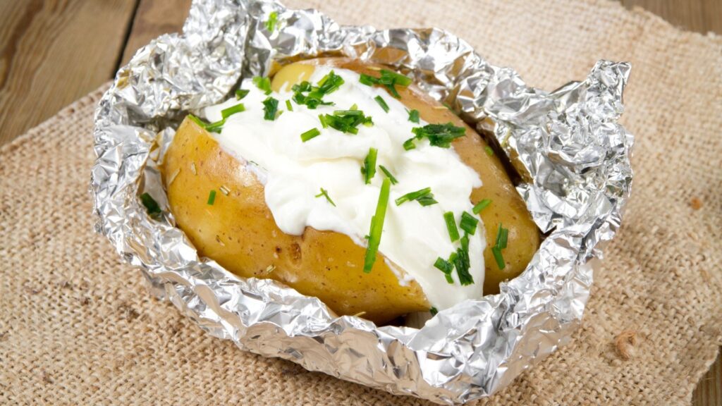 baked potato with sour cream and chives
