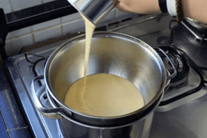 making caramel with a double boiler