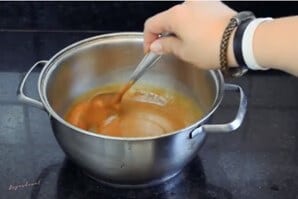 making caramel with a double boiler
