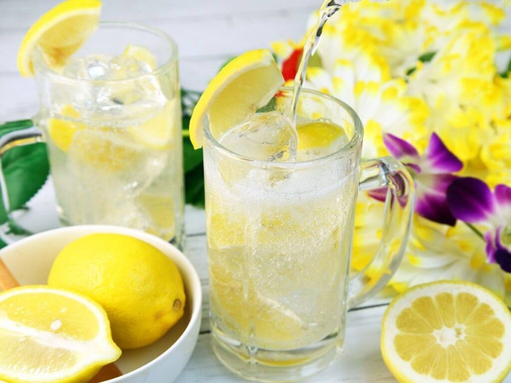 glass of water with lemons