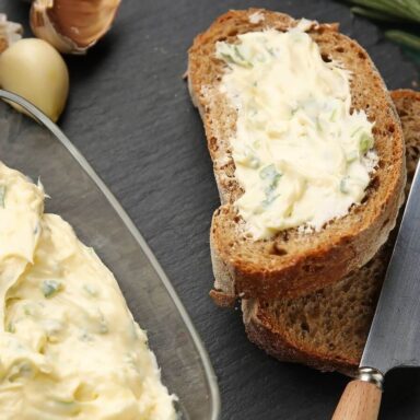 garlic-butter-and-bread