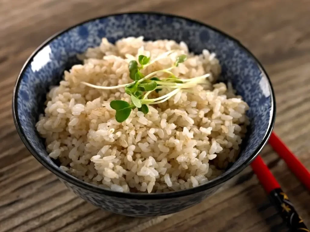 bowl of cooked brown rice