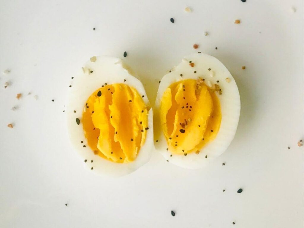how to make a hard boiled egg in the microwave
