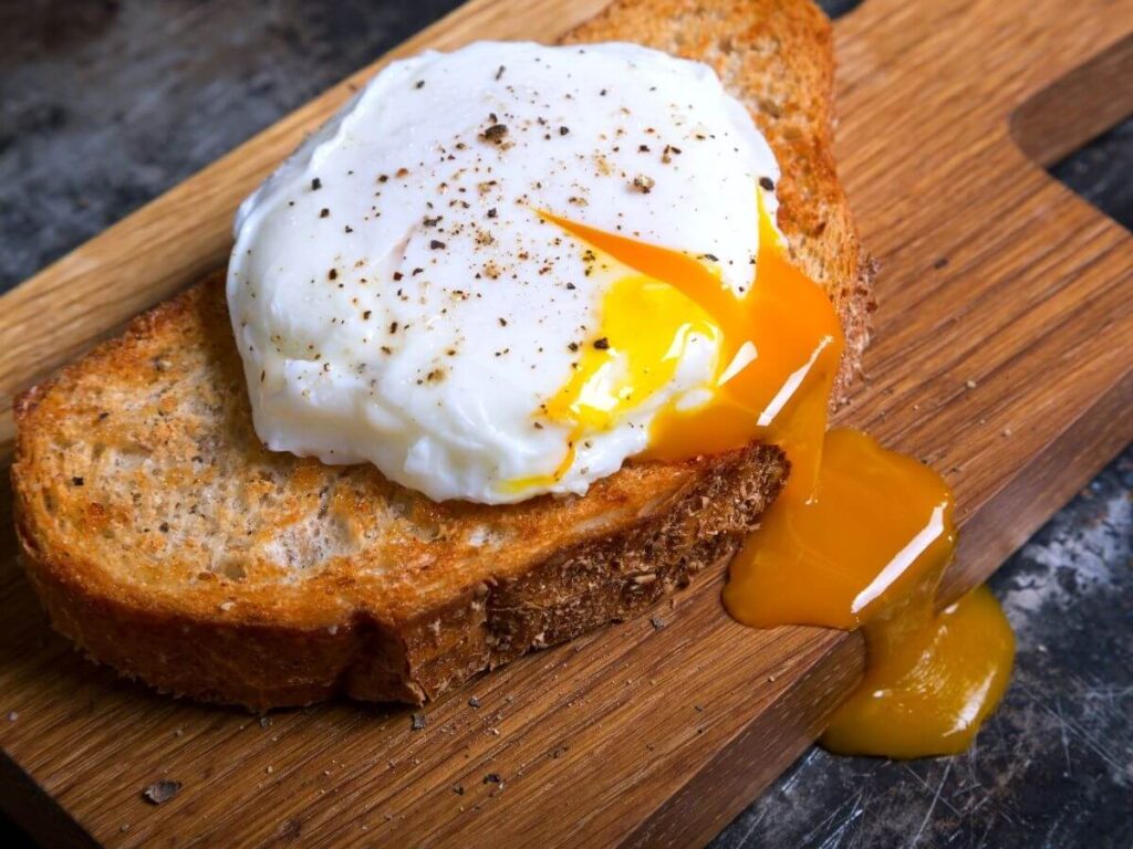 How to Make a Poached Egg in the Microwave