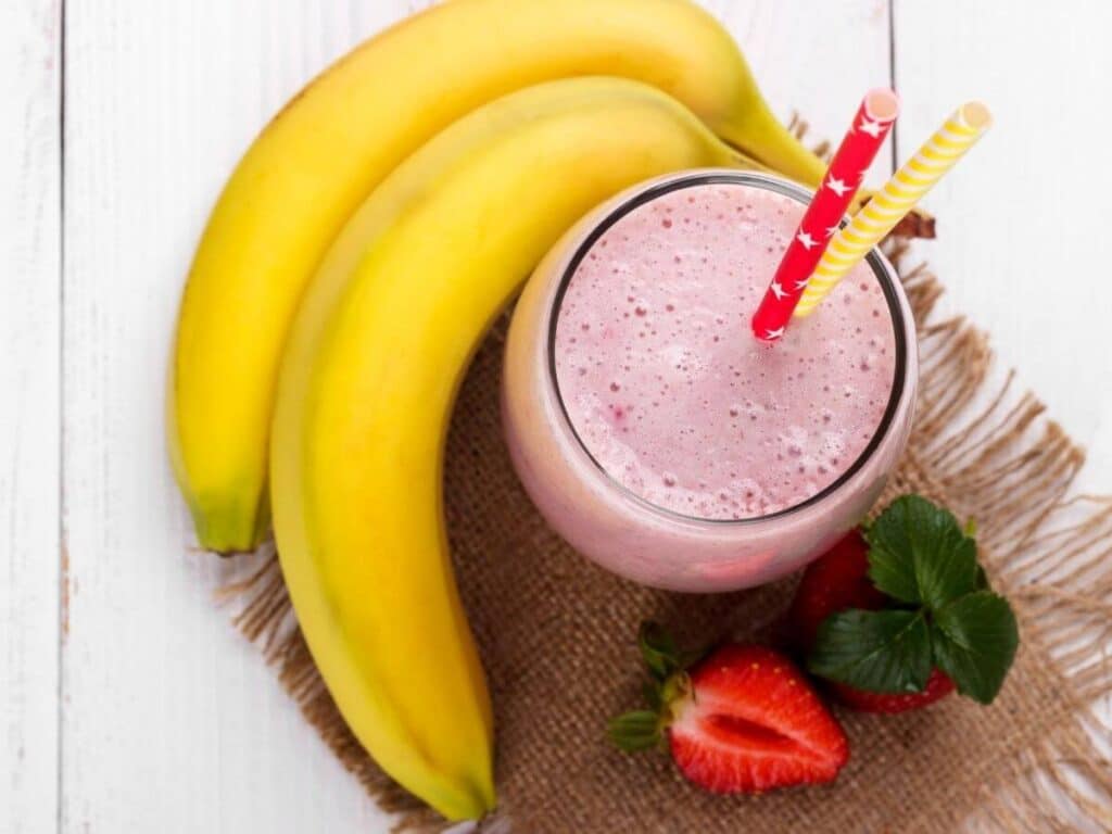 banana and strawberry smoothie