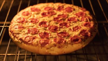 pizza-in-oven-without-stone