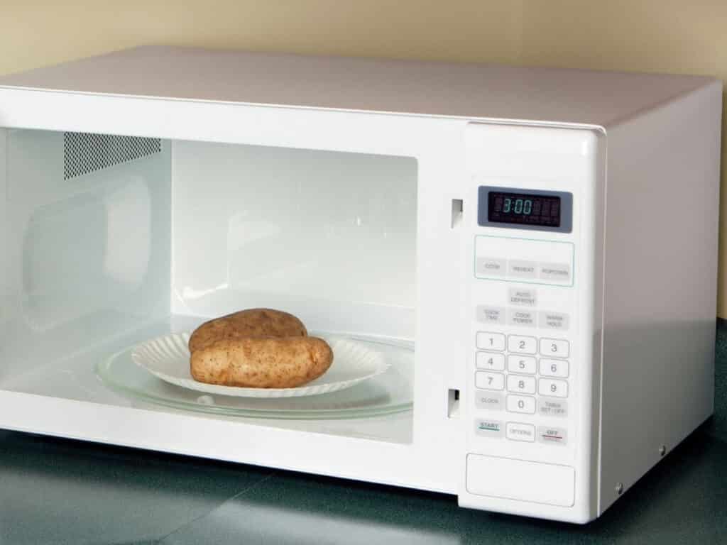 baked potato in a microwave