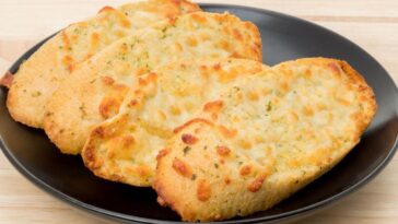garlic-bread-made-with-garlic-powder