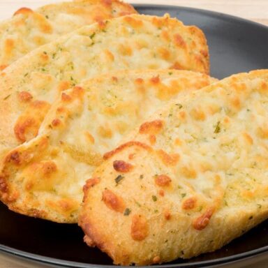 garlic-bread-made-with-garlic-powder