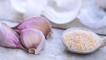 garlic-salt-with-garlic-powder