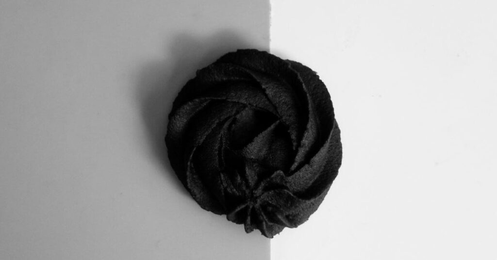 cupcake frosting with black food coloring