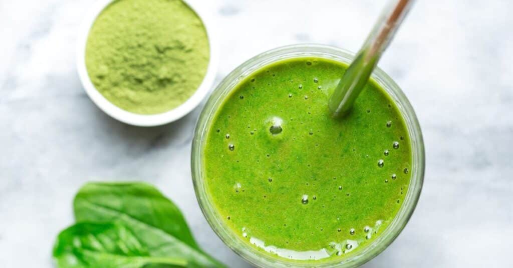 Athletic Greens powder and smoothie