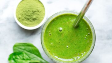 Athletic Greens powder and smoothie