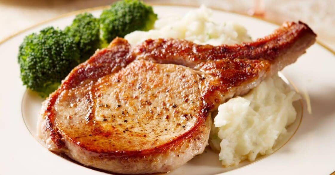 What Sides Go with Pork Chops for a Full and Hearty Meal?