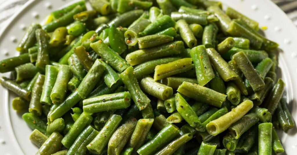 plate of cooked green beans