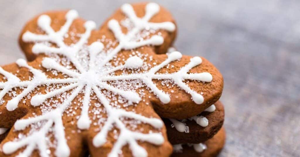 cookies frosted with royal icing made without meringue powder