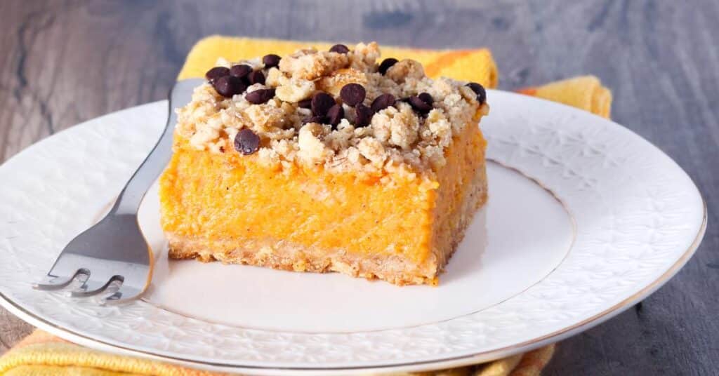 pumpkin spice cake with chocolate chip and crumb topping