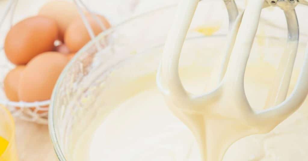 bowl of white cake mix batter