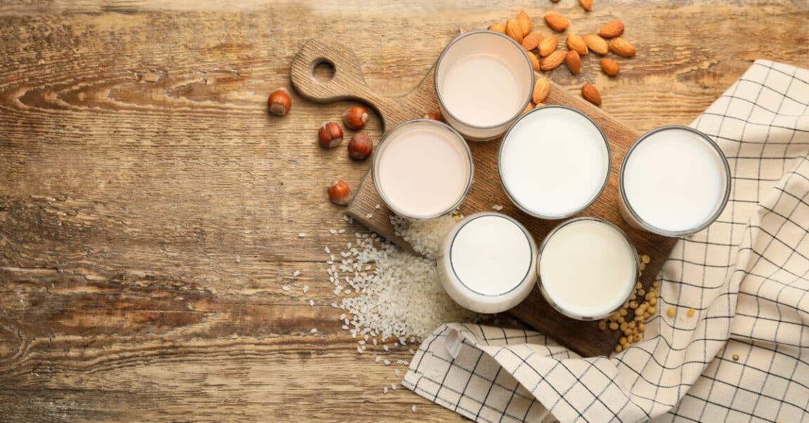 A Comprehensive Look at Soy Milk vs Almond Milk