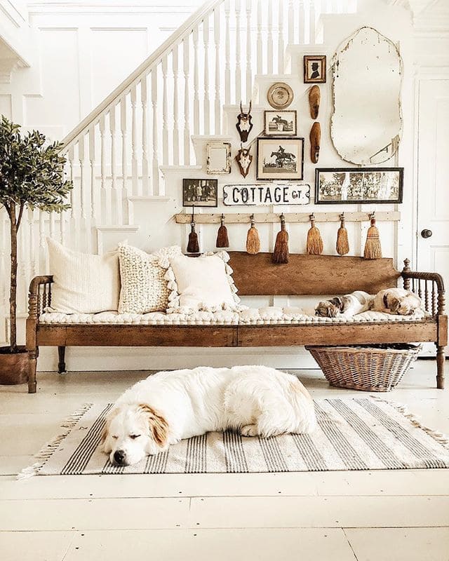 Charming Pet-Friendly Farmhouse Entryway Retreat
