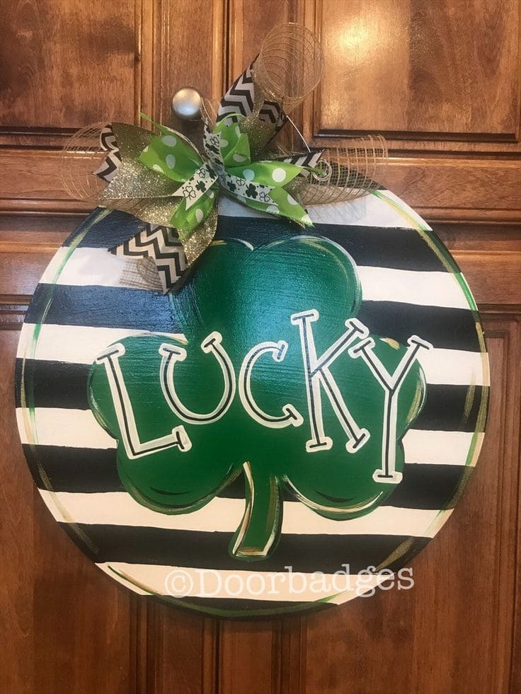 DIY St. Patricks Day Wreath with Vibrant Green and Polka-Dot Accents
