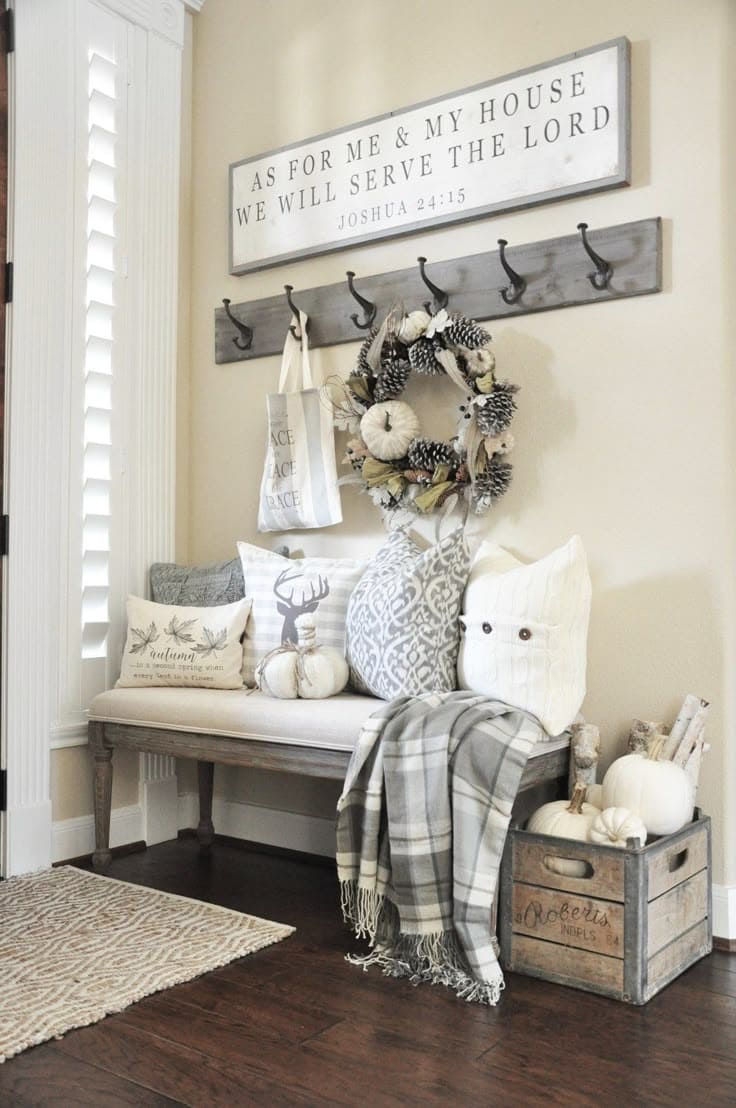 Tranquil Natural Farmhouse Entryway Nook