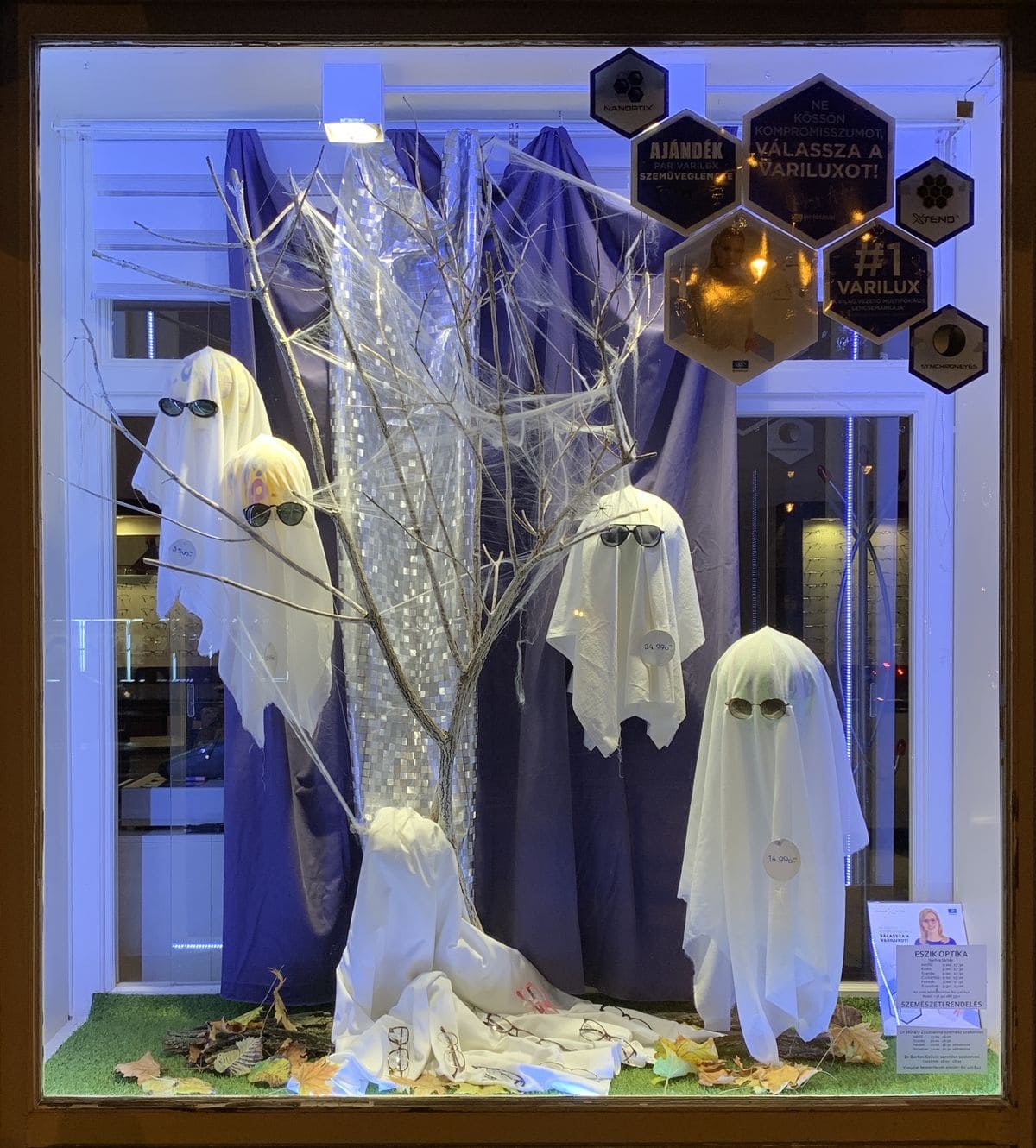 Floating Ghost Eyewear Display