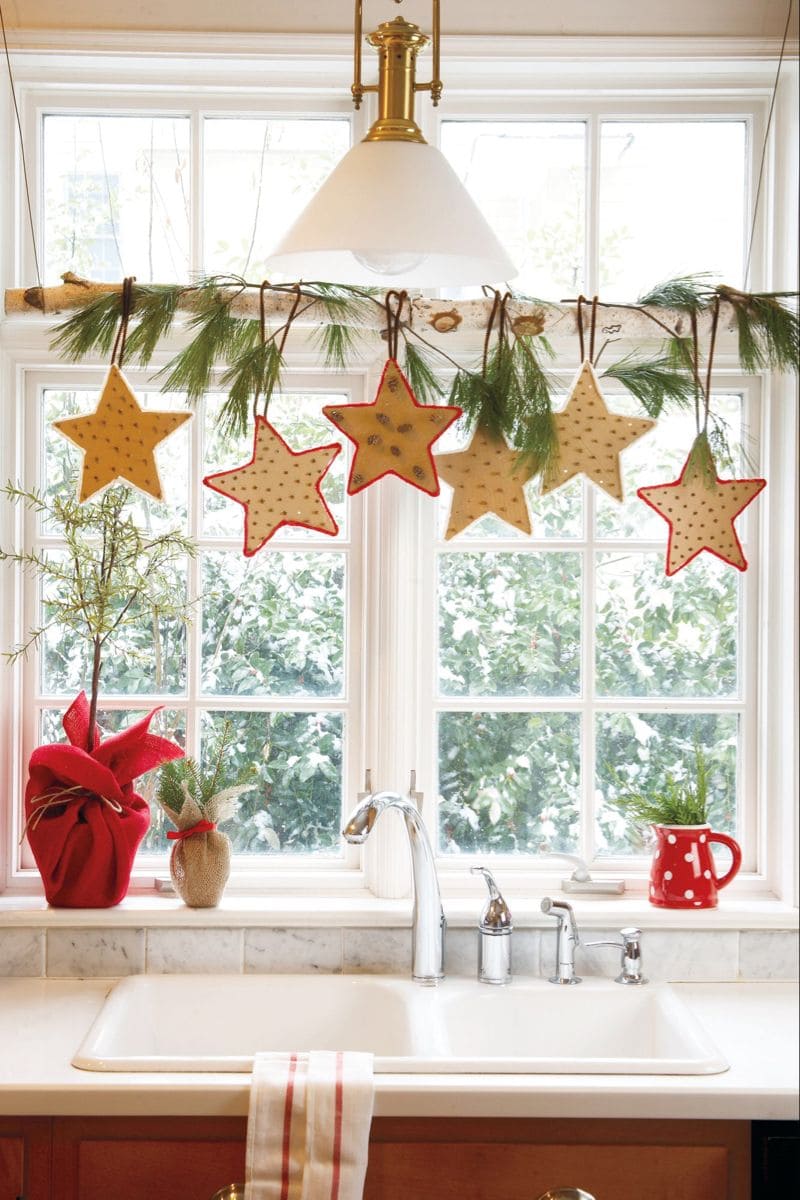 Rustic Star Garland Over Kitchen Sink