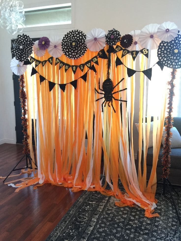 Creepy Crawly Streamer Photo Booth