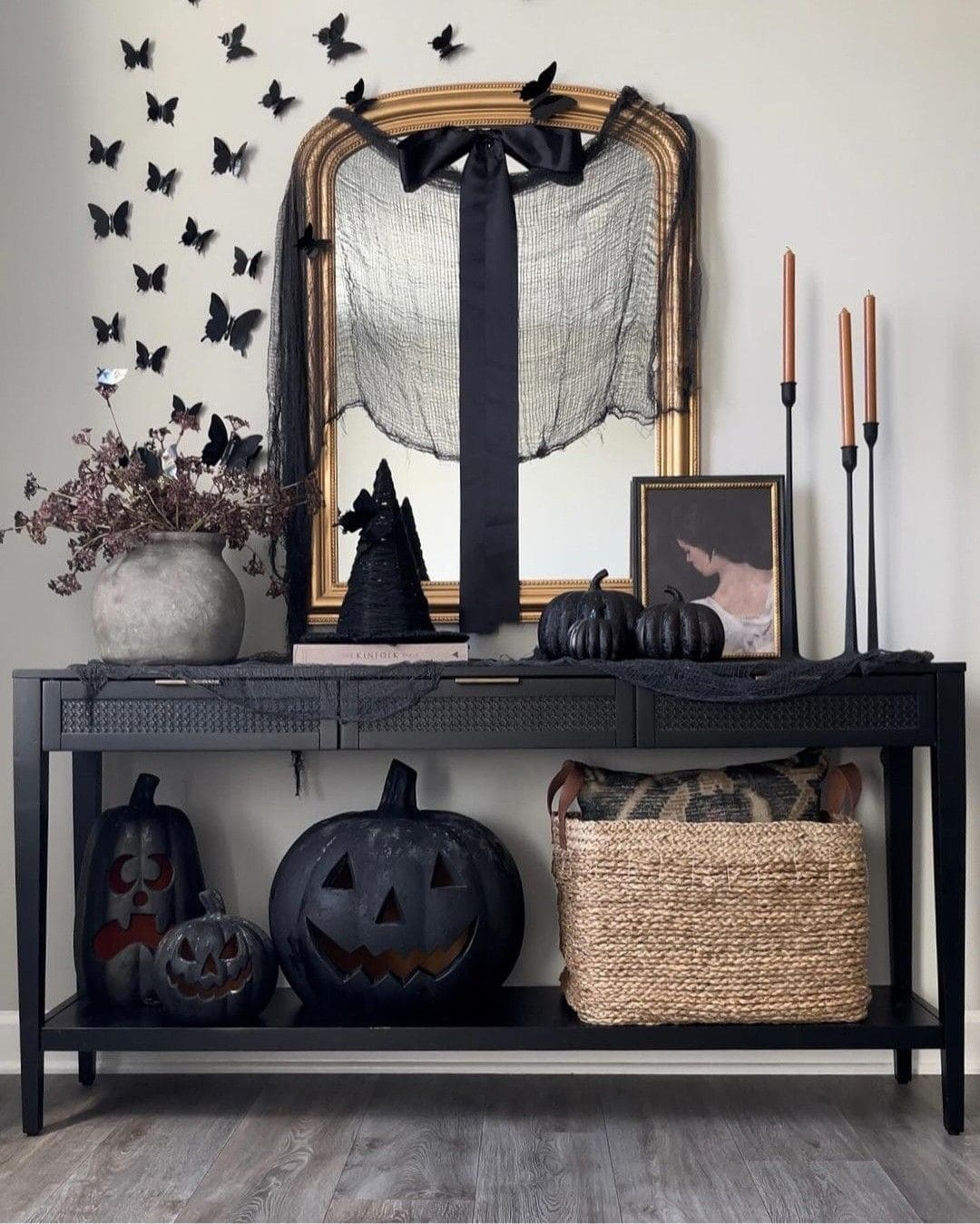 Elegant Halloween Console Table Idea