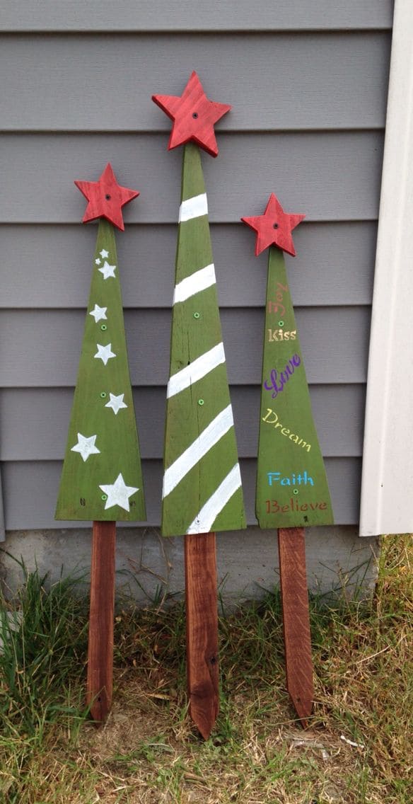 Painted Pallet Christmas Tree Stakes