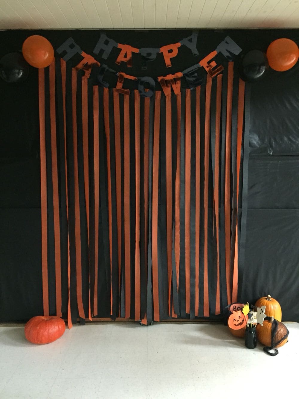 Simple Halloween Streamer Backdrop