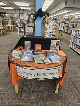 10+ Festive Halloween Library Decor Ideas That Spell Fun