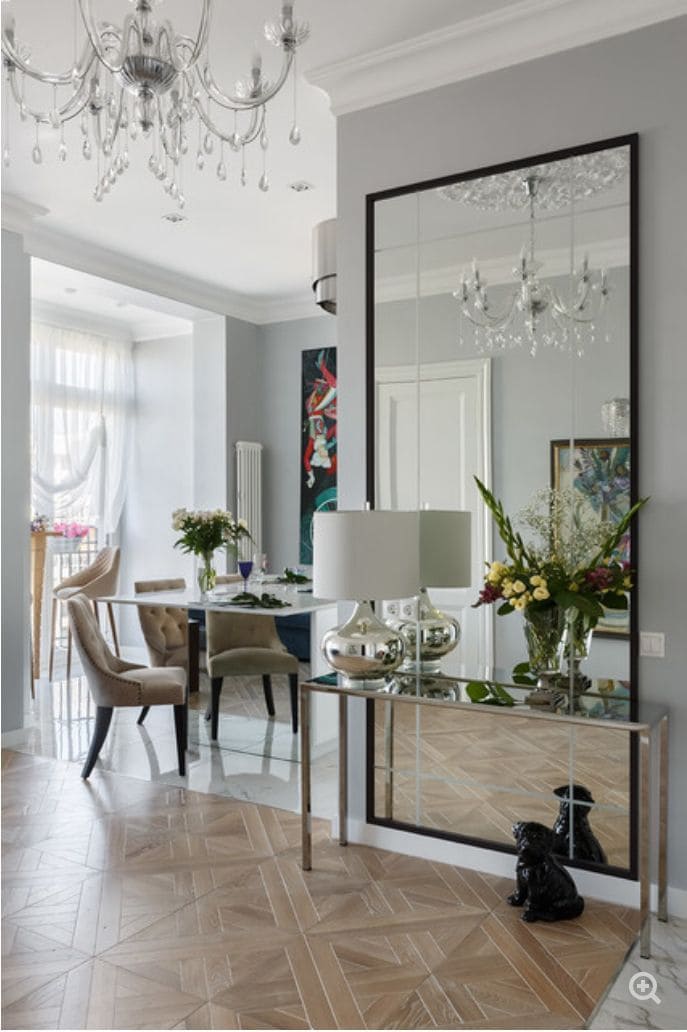 Grand Mirror Elegance Statement