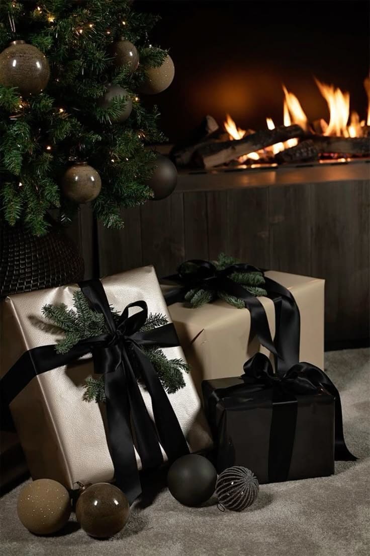 Sophisticated Black and Gold Gift Display