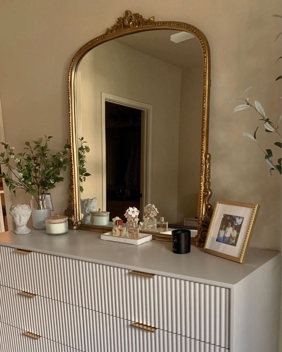 Elegant Gold-Trim Dresser Styling