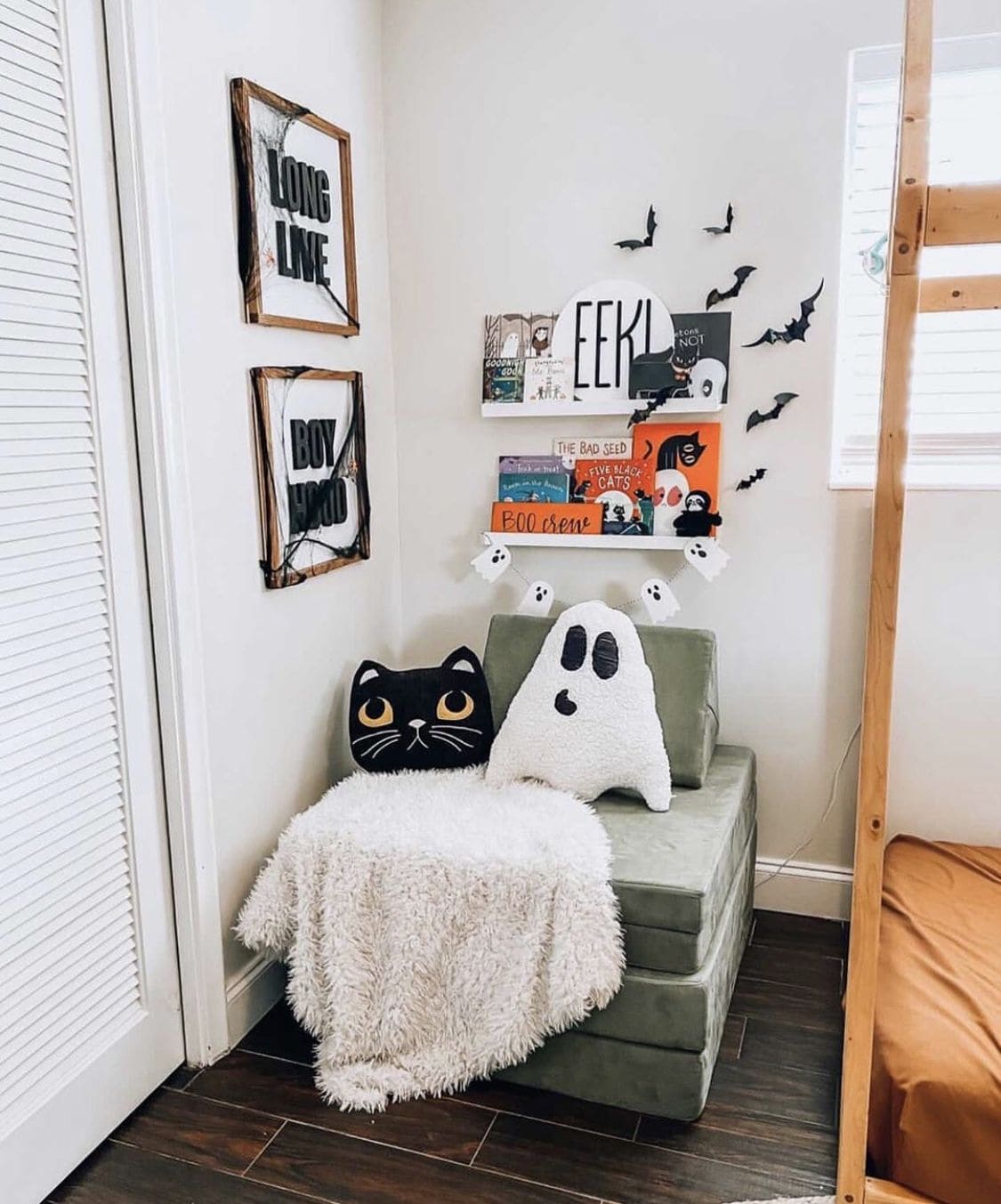 Spooky Cat and Ghost Corner