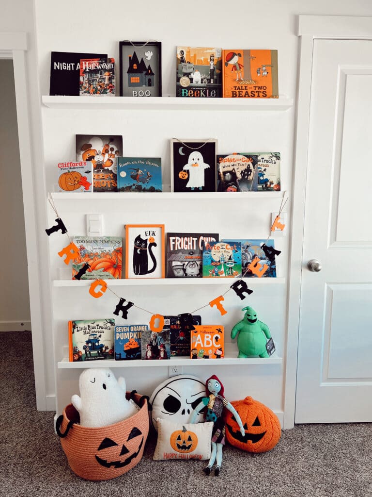 Spooky Shelf Story Display